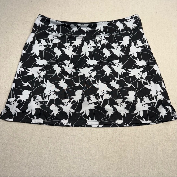 Tranquility by Colorado Clothing Black and White Patterned Mini Skort - Small - Picture 1 of 8